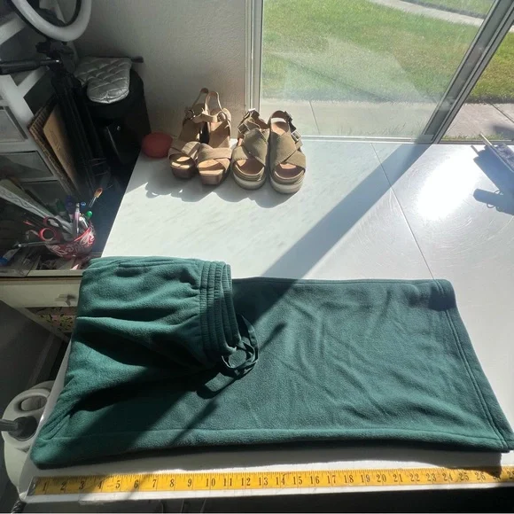 PINK Victoria’s Secret Deep Forest Green Fleece Wide Leg Cargo Joggers Sz M NWT - Picture 5 of 13